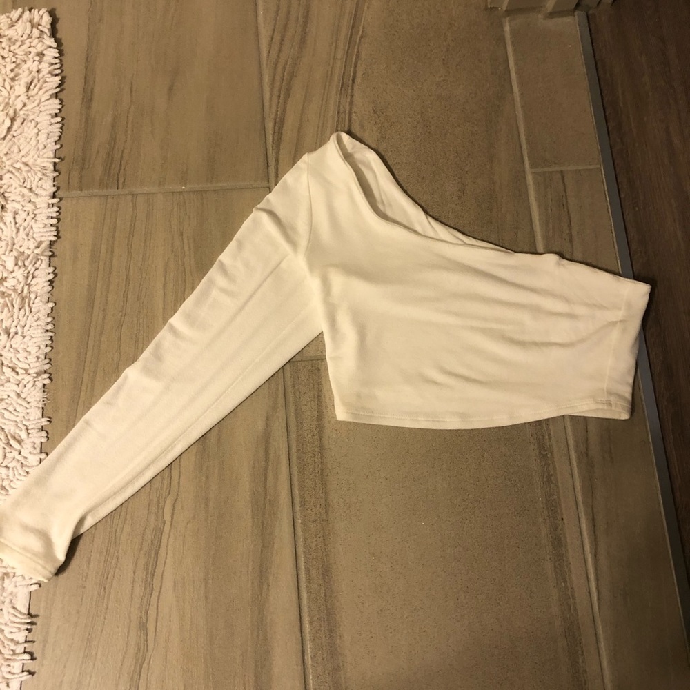 NAKED WARDROBE: WHITE CROPPED ONE SHOULDER